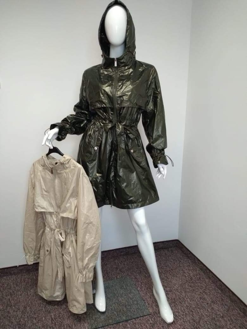 Hooded Lightweight Wind And Waterproof Raincoat